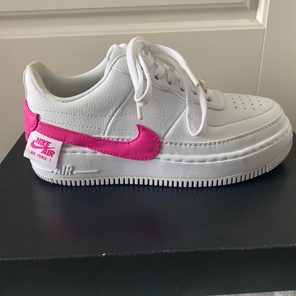 Limited edition AF1 in hot pink - Picture 2 of 4
